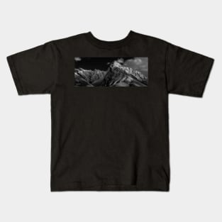 Maligne Lake mountains Kids T-Shirt